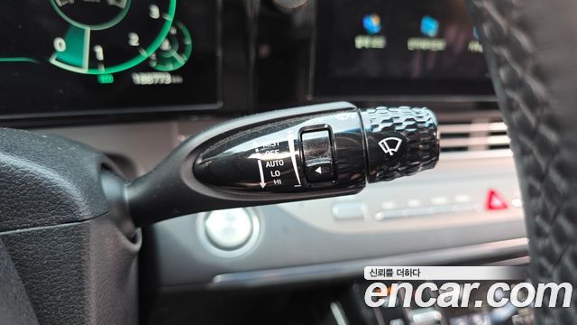 Hyundai Grandeur 2.5 — photo 1 of 32