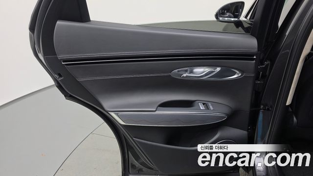 Genesis GV70 2.5T Gasoline AWD — photo 1 of 40