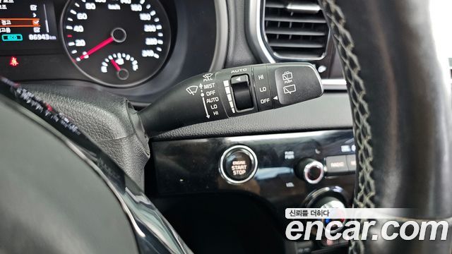 Kia Sportage Gasoline — photo 1 of 36