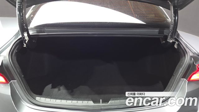 Kia K5 2.0 — photo 1 of 32