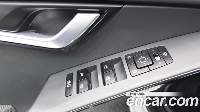 Kia Niro Prestige — photo 1 of 31