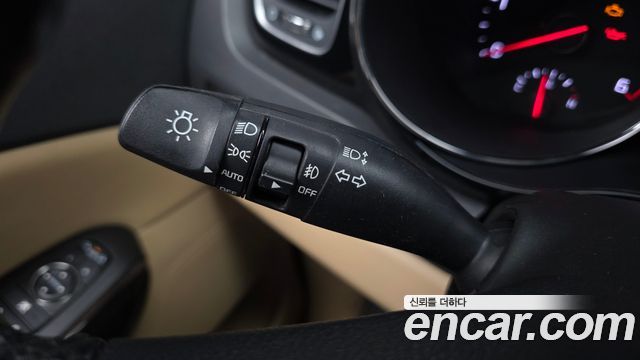 Kia Canival 7-seater Limousine — photo 1 of 33