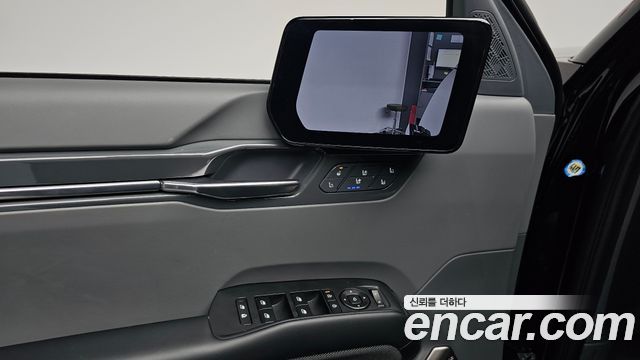 Kia EV9 Long Range 4WD — photo 1 of 38