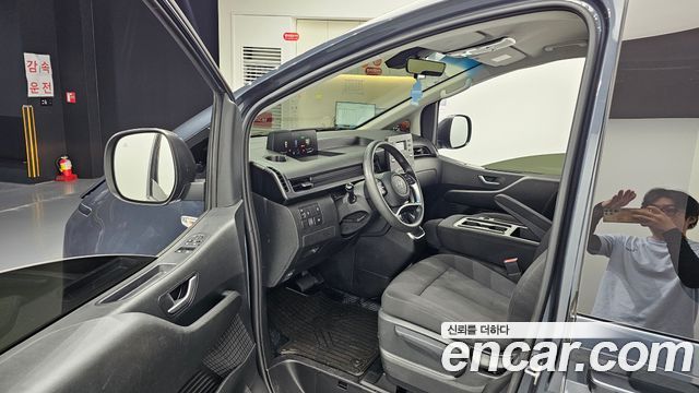 2023 Hyundai Staria Tourer 11-Seater, photograph 6