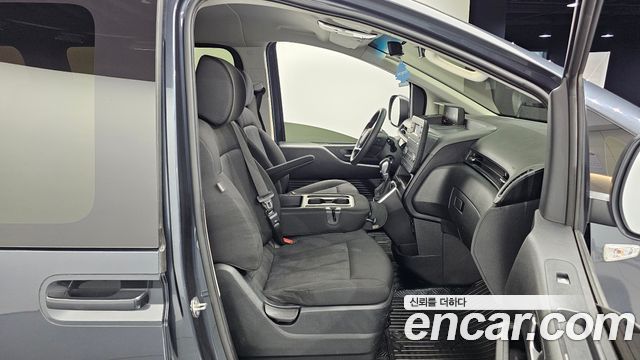 2023 Hyundai Staria Tourer 11-Seater, photograph 10
