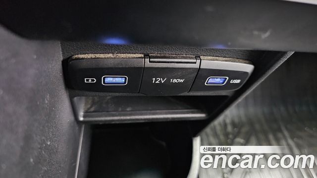 2023 Hyundai Staria Tourer 11-Seater, photograph 1