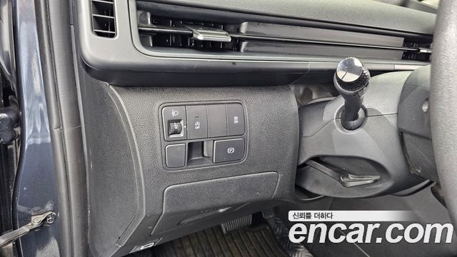 2023 Hyundai Staria Tourer 11-Seater, photograph 7