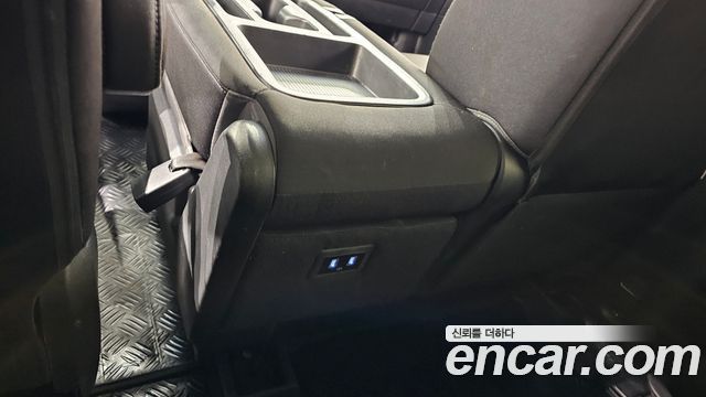 2023 Hyundai Staria Tourer 11-Seater, photograph 4