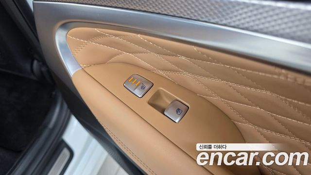 Genesis G70 Gasoline 2.0T 2WD — photo 1 of 37