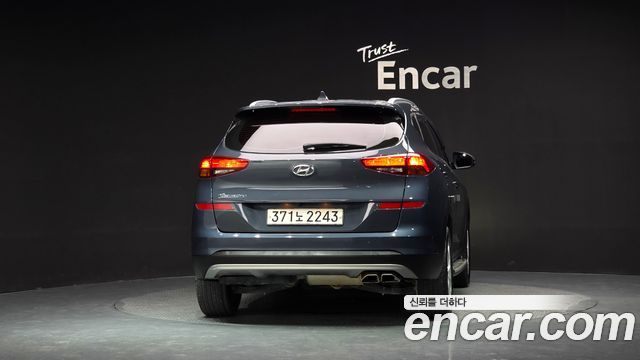 Hyundai Tucson Diesel 2.0 2WD — photo 1 of 31