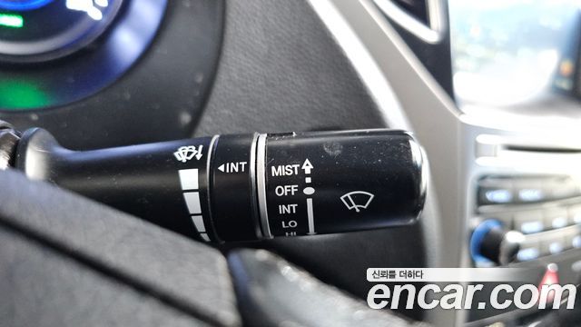 Hyundai Grandeur Premium — photo 1 of 31