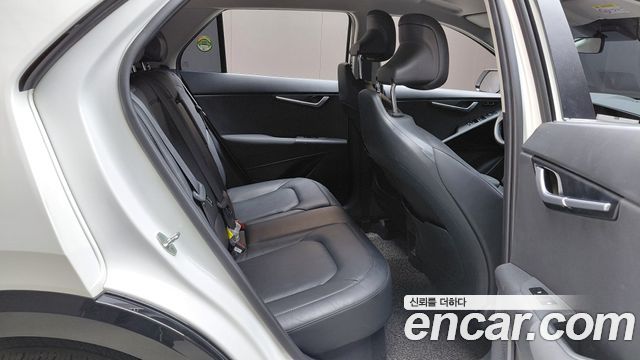 Kia Niro Prestige — photo 1 of 31