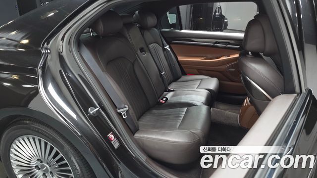Genesis G90 3.3 T AWD — photo 1 of 20