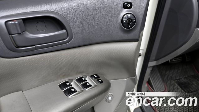 Kia Canival Grand Carnival GX — photo 1 of 20