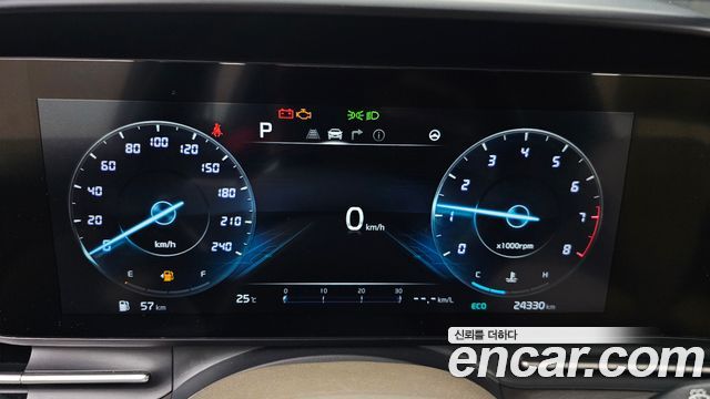 Kia Canival Gasoline 7-Seater Signature — photo 1 of 20