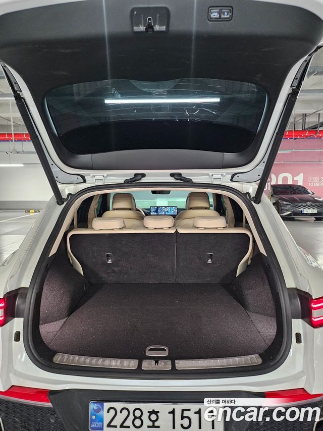 Genesis GV70 2.5T Gasoline AWD — photo 1 of 15