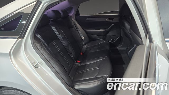 Hyundai Sonata 2.0 Style — photo 1 of 20