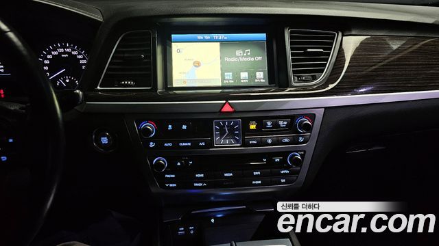 Genesis G80 3.3 GDI AWD — photo 1 of 20