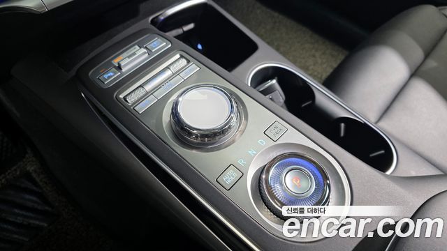Genesis GV70 2.5T Gasoline AWD — photo 1 of 20