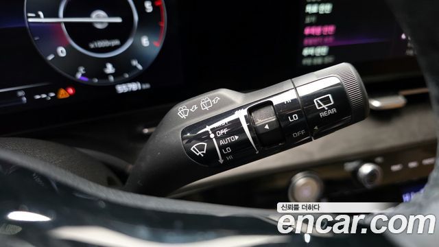 Kia Canival Diesel 9-Seater Prestige — photo 1 of 20