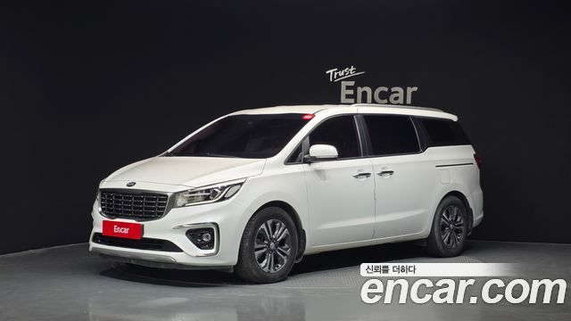 Kia Canival 9-Seater Luxury — photo 1 of 20