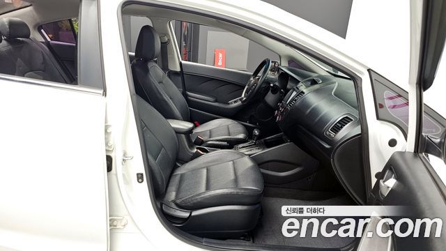Kia K3 Trendy — photo 1 of 20