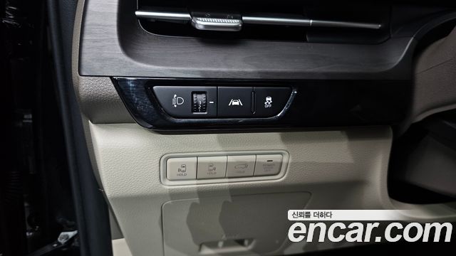 Kia Canival Gasoline 9-Seater Noblesse — photo 1 of 20