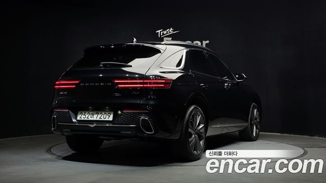 Genesis GV70 2.5T Gasoline AWD — photo 1 of 20