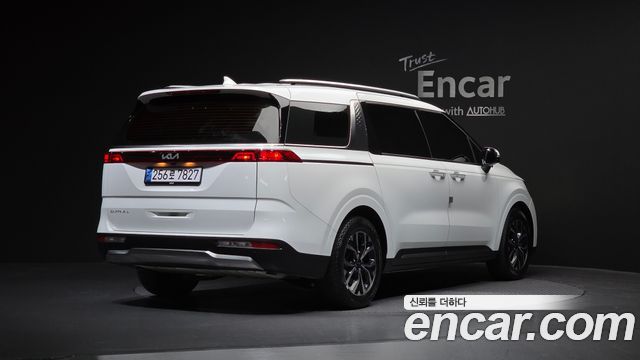 Kia Canival Diesel 9-Seater Noblesse — photo 1 of 20