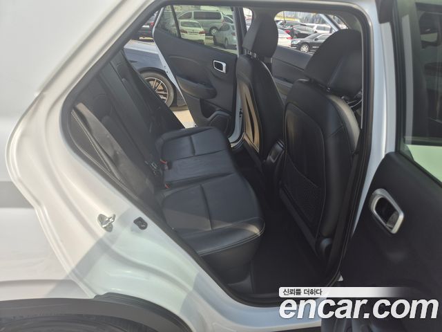 Hyundai Venue 1.6 Modern Plus — photo 1 of 20