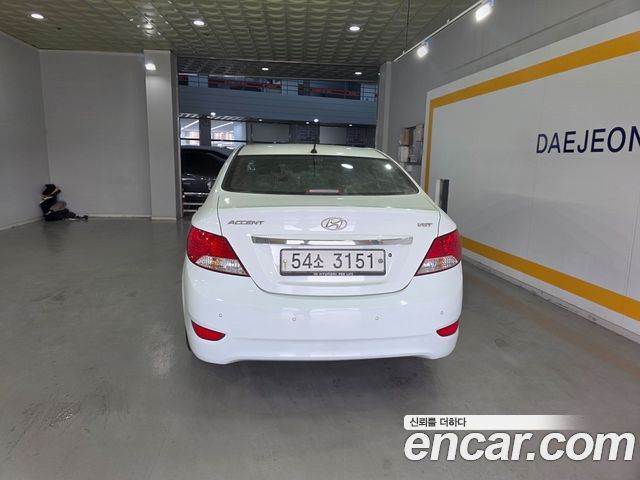 Hyundai Accent Diesel 1.6 VGT Premier — photo 1 of 17