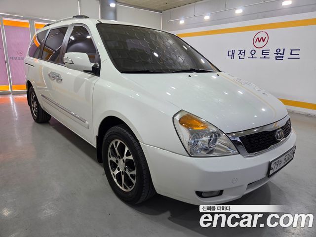 Kia Canival Grand Carnival GLX — photo 1 of 20