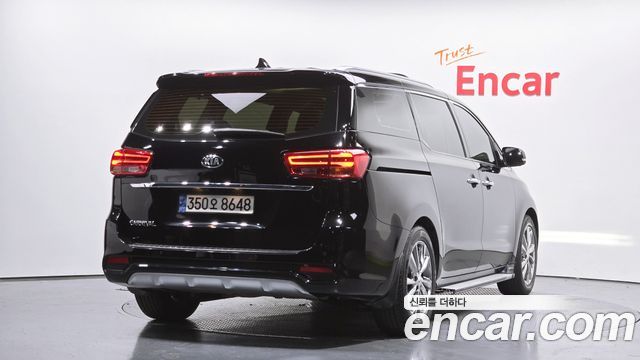 Kia Canival 9-Seater Noblesse Special — photo 1 of 20