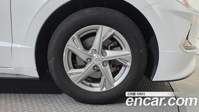 Hyundai Sonata 2.0 LPG(rental car) — photo 1 of 20