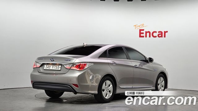 Hyundai Sonata 2.0 — photo 1 of 20