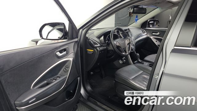 Hyundai Santafe Diesel(e-VGT) 2.0 4WD Exclusive — photo 1 of 20