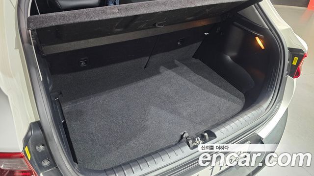 Kia Stonic 1.4 — photo 1 of 31