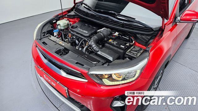 Kia Stonic 1.0 Turbo — photo 1 of 30