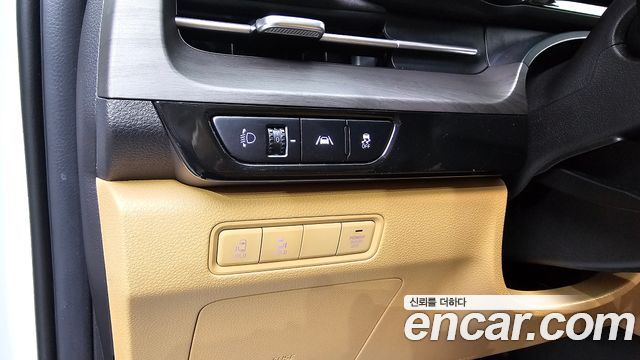 2023 Kia Canival Diesel 11-Seater Prestige, photograph 2
