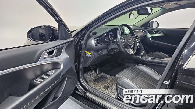 Genesis G70 2.0T AWD — photo 1 of 20