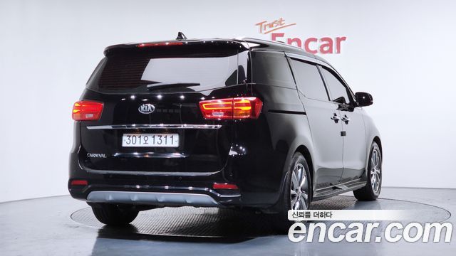 Kia Canival 9-Seater Noblesse Special — photo 1 of 20