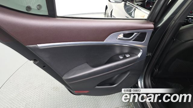 Genesis G70 2.0T — photo 1 of 31
