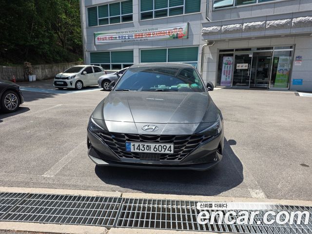 Hyundai AVANTE 1.6 — photo 1 of 14