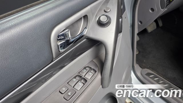 KG_Mobility_Ssangyong KORANDO 4WD LT 11-seater — photo 1 of 35