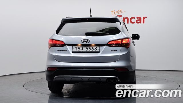 Hyundai Santafe Diesel(e-VGT) 2.0 2WD Premium — photo 1 of 30
