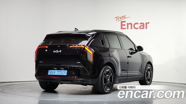 Kia EV3 Standard 2WD — photo 1 of 37