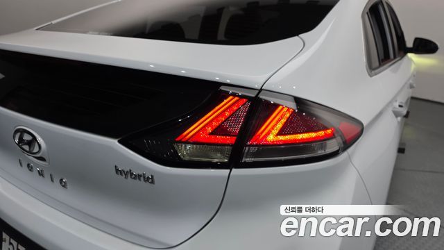 Hyundai Ioniq 1.6 HEV — photo 1 of 33