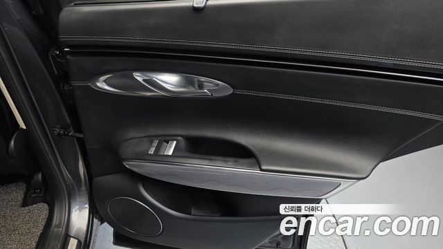 Genesis GV70 2.5T Gasoline AWD — photo 1 of 35