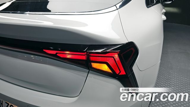 Kia K5 2.0 — photo 1 of 30