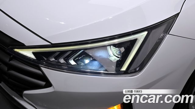 Hyundai AVANTE 1.6 — photo 1 of 30